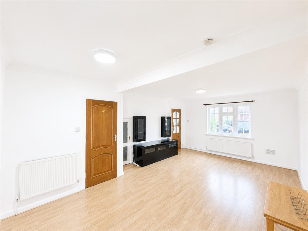 2 bed Semi Detached for rent in Hounslow. From DBK Estate Agents - Hounslow 2 bed Semi Detached for rent in Hounslow. From DBK Estate Agents - Hounslow