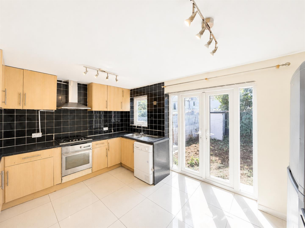 3 bed Mid Terraced House for rent in Hounslow. From DBK Estate Agents - Hounslow