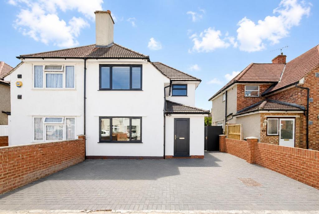 4 bed Semi Detached for rent in Hounslow. From DBK Estate Agents - Hounslow