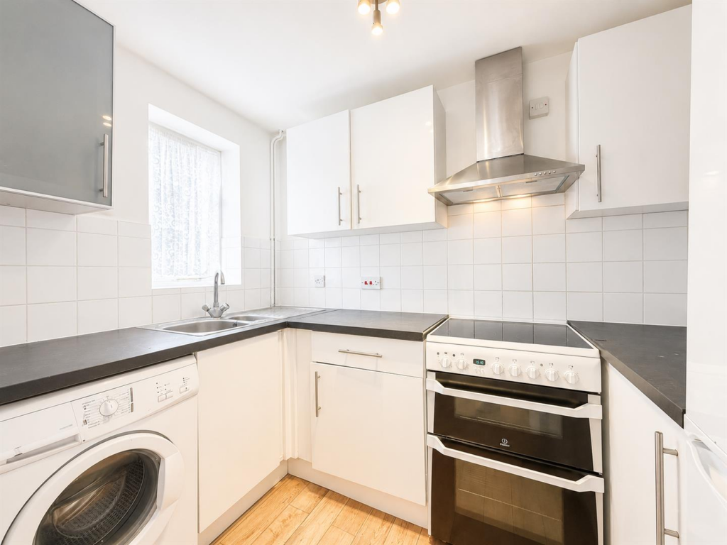1 bed End of Terrace for rent in Hounslow. From DBK Estate Agents - Hounslow 1 bed End of Terrace for rent in Hounslow. From DBK Estate Agents - Hounslow
