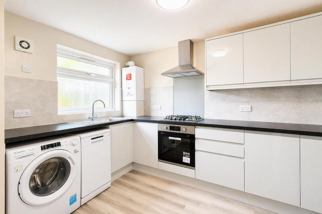 2 bed Apartment for rent in Hounslow. From DBK Estate Agents - Hounslow 2 bed Apartment for rent in Hounslow. From DBK Estate Agents - Hounslow