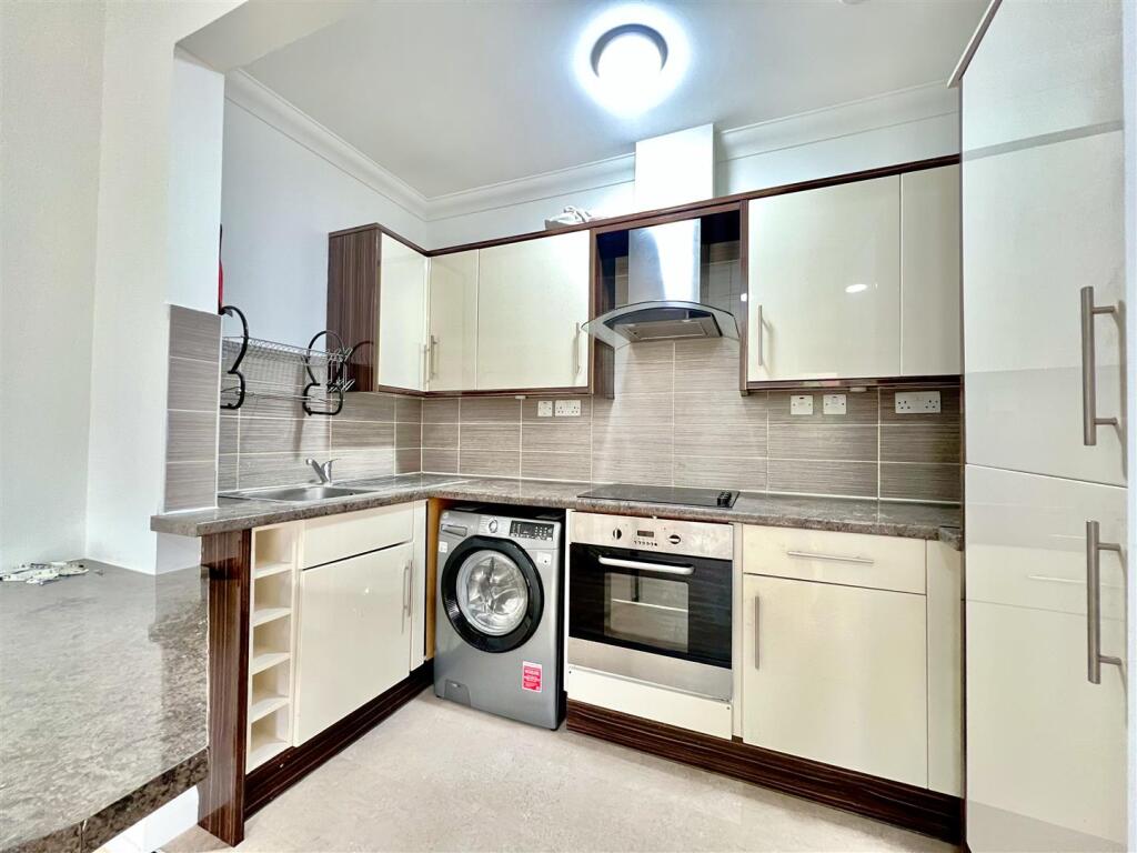 2 bed Apartment for rent in Hounslow. From DBK Estate Agents - Hounslow 2 bed Apartment for rent in Hounslow. From DBK Estate Agents - Hounslow