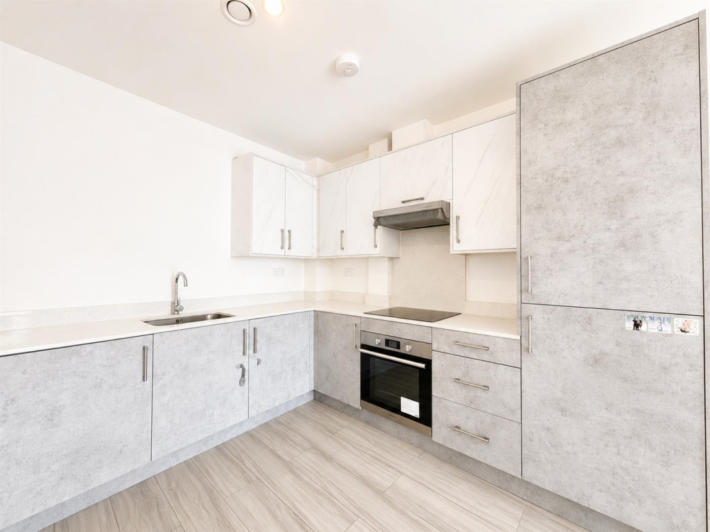 2 bed Apartment for rent in Hounslow. From DBK Estate Agents - Hounslow