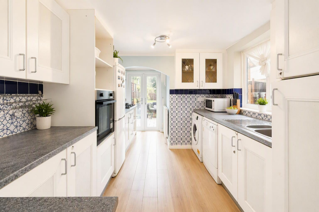 3 bed End of Terrace for rent in Hounslow. From DBK Estate Agents - Hounslow 3 bed End of Terrace for rent in Hounslow. From DBK Estate Agents - Hounslow