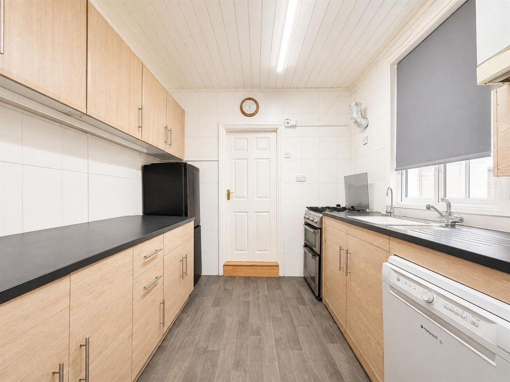 4 bed Mid Terraced House for rent in Hounslow. From DBK Estate Agents - Hounslow 4 bed Mid Terraced House for rent in Hounslow. From DBK Estate Agents - Hounslow