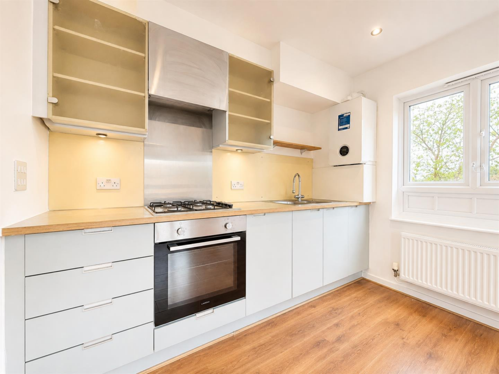 2 bed Apartment for rent in Feltham. From DBK Estate Agents - Hounslow