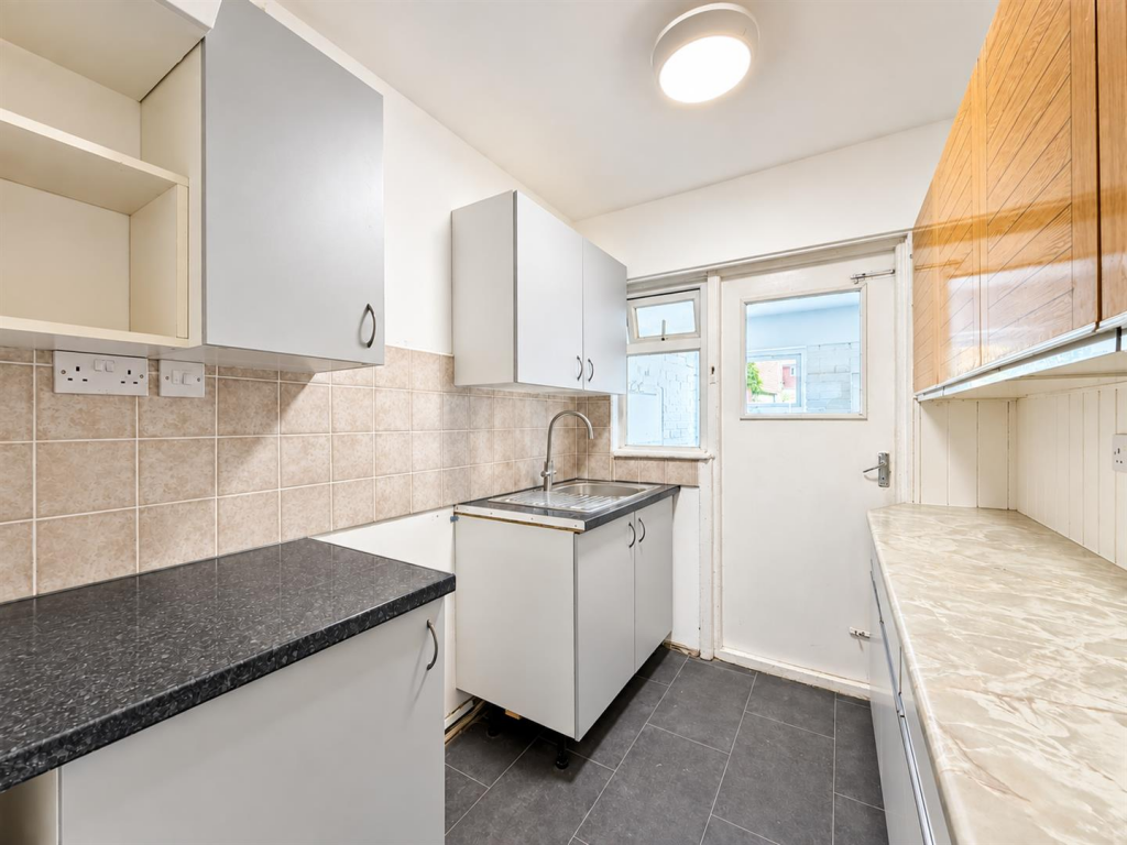 3 bed Semi Detached for rent in Hounslow. From DBK Estate Agents - Hounslow 3 bed Semi Detached for rent in Hounslow. From DBK Estate Agents - Hounslow