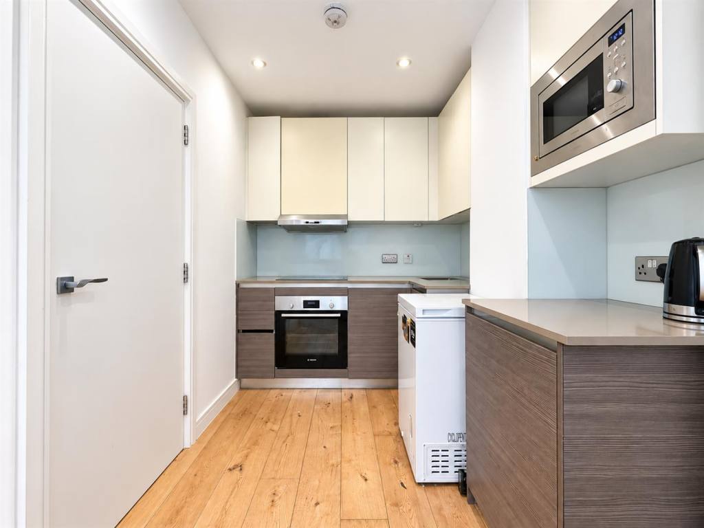 1 bed Apartment for rent in Hounslow. From DBK Estate Agents - Hounslow