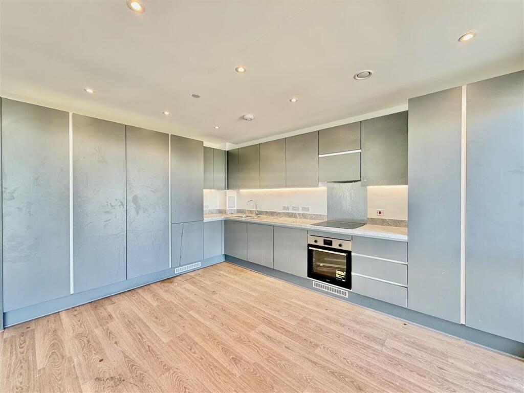 2 bed Apartment for rent in Feltham. From DBK Estate Agents - Hounslow