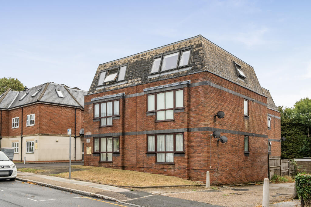 2 bed 1st Floor Flat for rent in Barnet. From De Vere Letting Bureau - Barnet 2 bed 1st Floor Flat for rent in Barnet. From De Vere Letting Bureau - Barnet