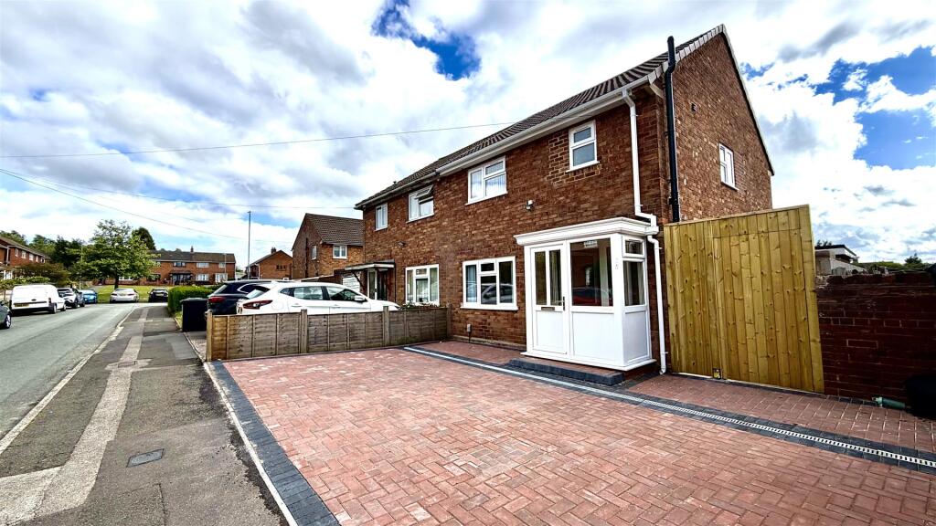 3 bed Detached for rent in Walsall. From Acres - Sutton Coldfield 3 bed Detached for rent in Walsall. From Acres - Sutton Coldfield