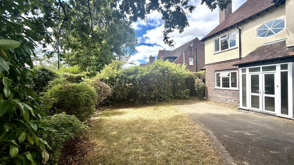 3 bed Detached for rent in Sutton Coldfield. From Acres - Sutton Coldfield 3 bed Detached for rent in Sutton Coldfield. From Acres - Sutton Coldfield