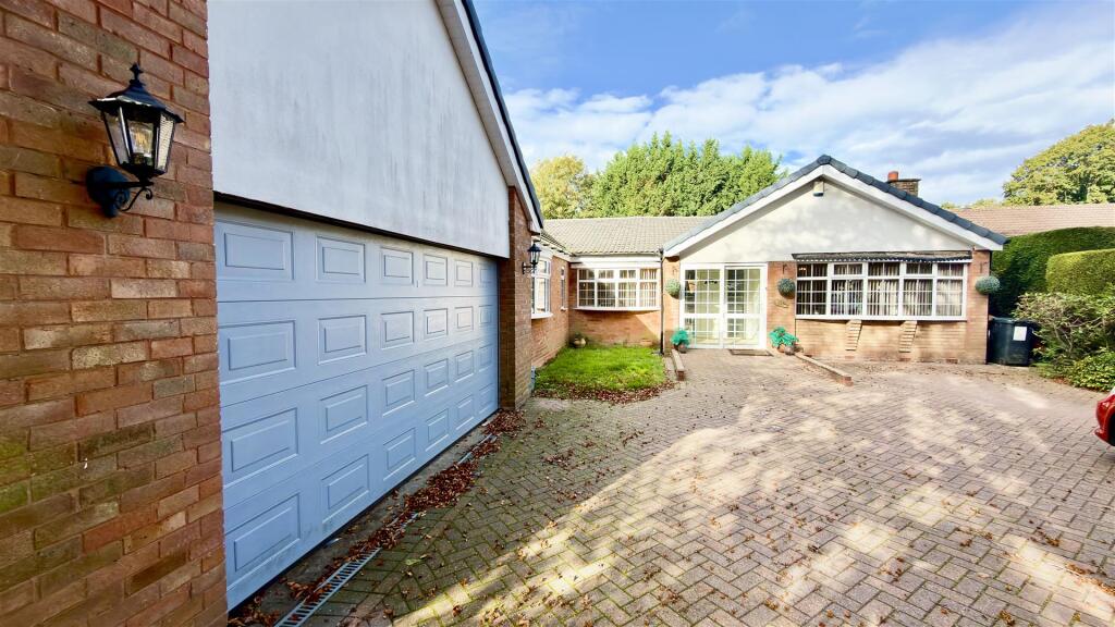 5 bed Detached for rent in Little Aston. From Acres - Sutton Coldfield 5 bed Detached for rent in Little Aston. From Acres - Sutton Coldfield