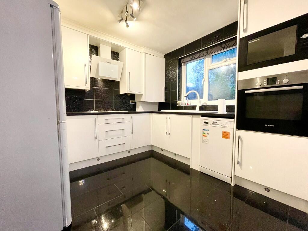 3 bed Mid Terraced House for rent in Harlow. From Discover Residential Ltd - Loughton