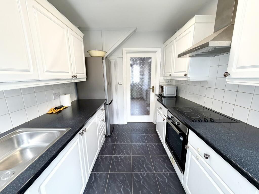 4 bed Mid Terraced House for rent in Woodford. From Discover Residential Ltd - Loughton 4 bed Mid Terraced House for rent in Woodford. From Discover Residential Ltd - Loughton