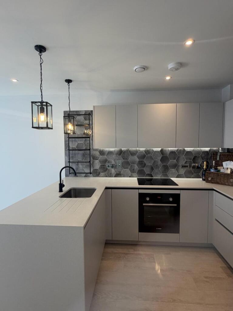 2 bed 1st Floor Flat for rent in Hitchambury. From Discover Residential Ltd - Loughton