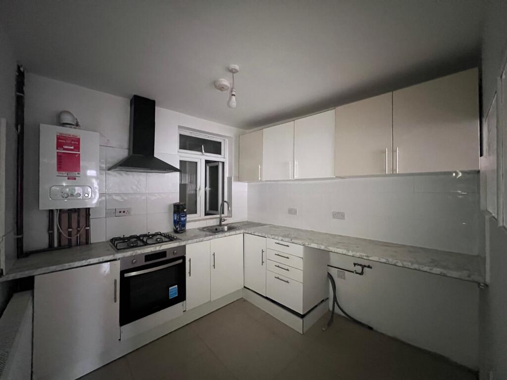 2 bed 1st Floor Flat for rent in Sewardstone. From Discover Residential Ltd - Loughton