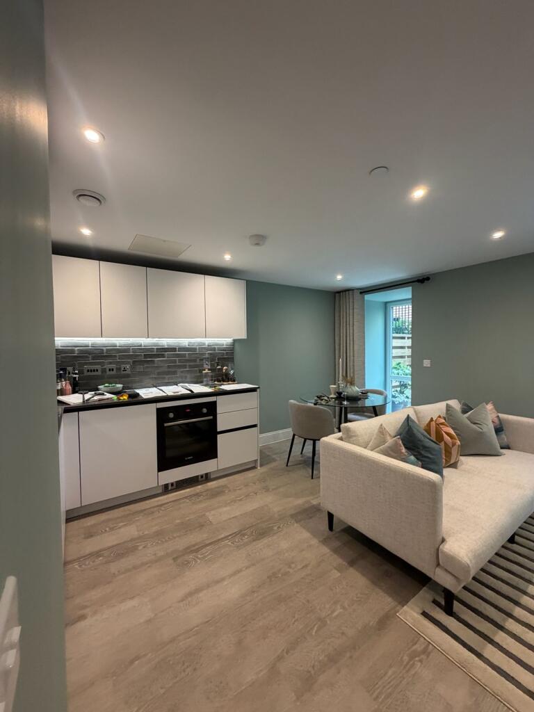 1 bed 1st Floor Flat for rent in Slough. From Discover Residential Ltd - Loughton 1 bed 1st Floor Flat for rent in Slough. From Discover Residential Ltd - Loughton
