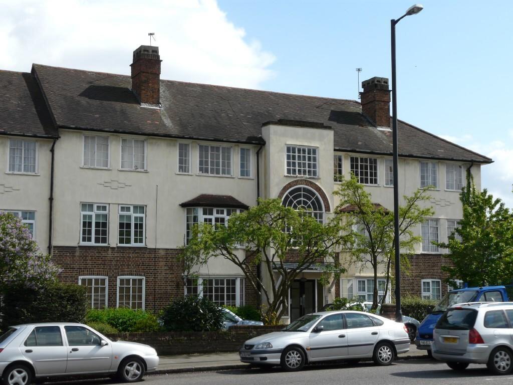 3 bed 1st Floor Flat for rent in Southgate. From Discover Residential Ltd - Loughton 3 bed 1st Floor Flat for rent in Southgate. From Discover Residential Ltd - Loughton