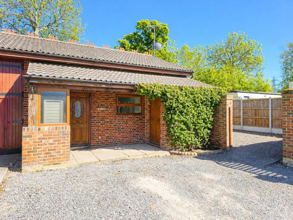 1 bed Bungalow for rent in Rayleigh. From Barrett Estate & Letting Agents - Rayleigh