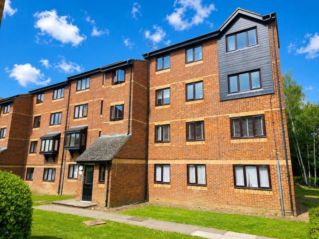 1 bed Apartment for rent in Bowers Gifford. From Barrett Estate & Letting Agents - Rayleigh