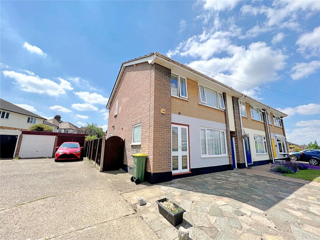 3 bed End of Terrace for rent in Rayleigh. From Barrett Estate & Letting Agents - Rayleigh 3 bed End of Terrace for rent in Rayleigh. From Barrett Estate & Letting Agents - Rayleigh