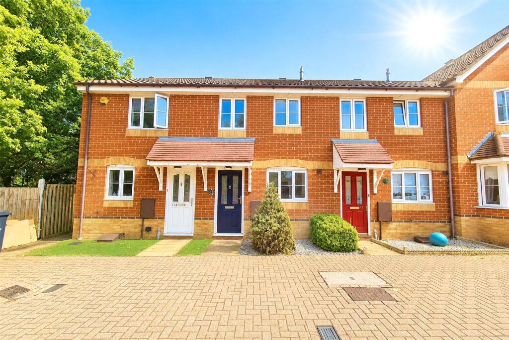 2 bed Mid Terraced House for rent in Rayleigh. From Barrett Estate & Letting Agents - Rayleigh 2 bed Mid Terraced House for rent in Rayleigh. From Barrett Estate & Letting Agents - Rayleigh