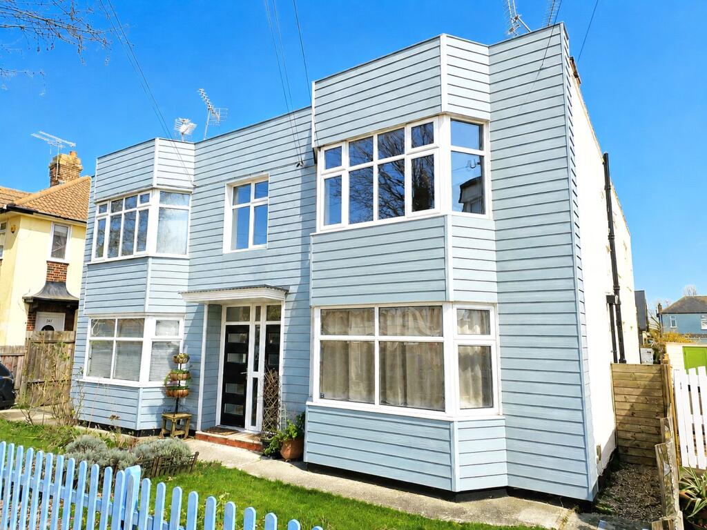 2 bed Apartment for rent in Hadleigh. From Barrett Estate & Letting Agents - Rayleigh