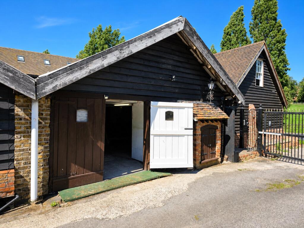 4 bed Not Specified for rent in Rettendon. From Barrett Estate & Letting Agents - Rayleigh