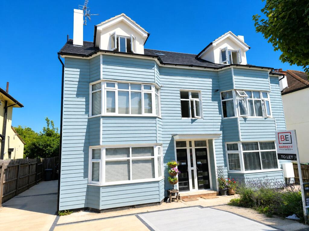 2 bed Penthouse for rent in Hadleigh. From Barrett Estate & Letting Agents - Rayleigh