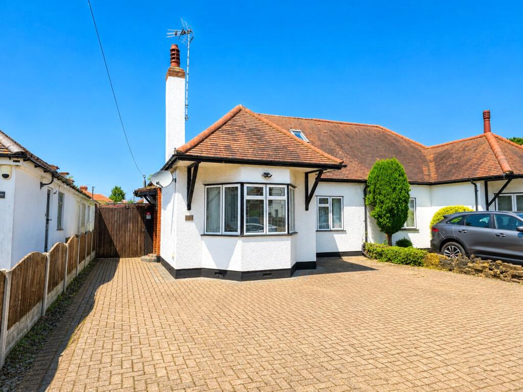 3 bed Bungalow for rent in Rayleigh. From Barrett Estate & Letting Agents - Rayleigh