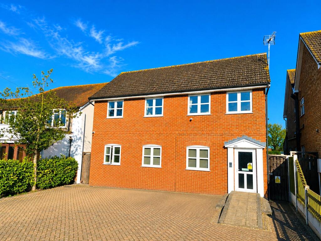 2 bed Apartment for rent in Hullbridge. From Barrett Estate & Letting Agents - Rayleigh