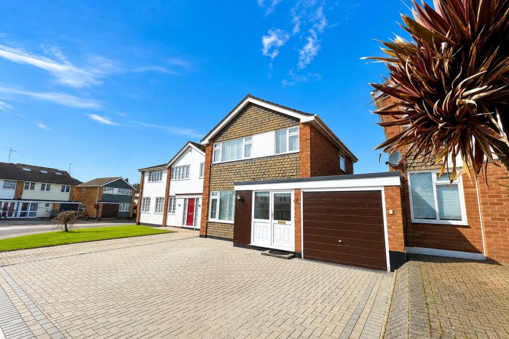3 bed Detached for rent in Rayleigh. From Barrett Estate & Letting Agents - Rayleigh