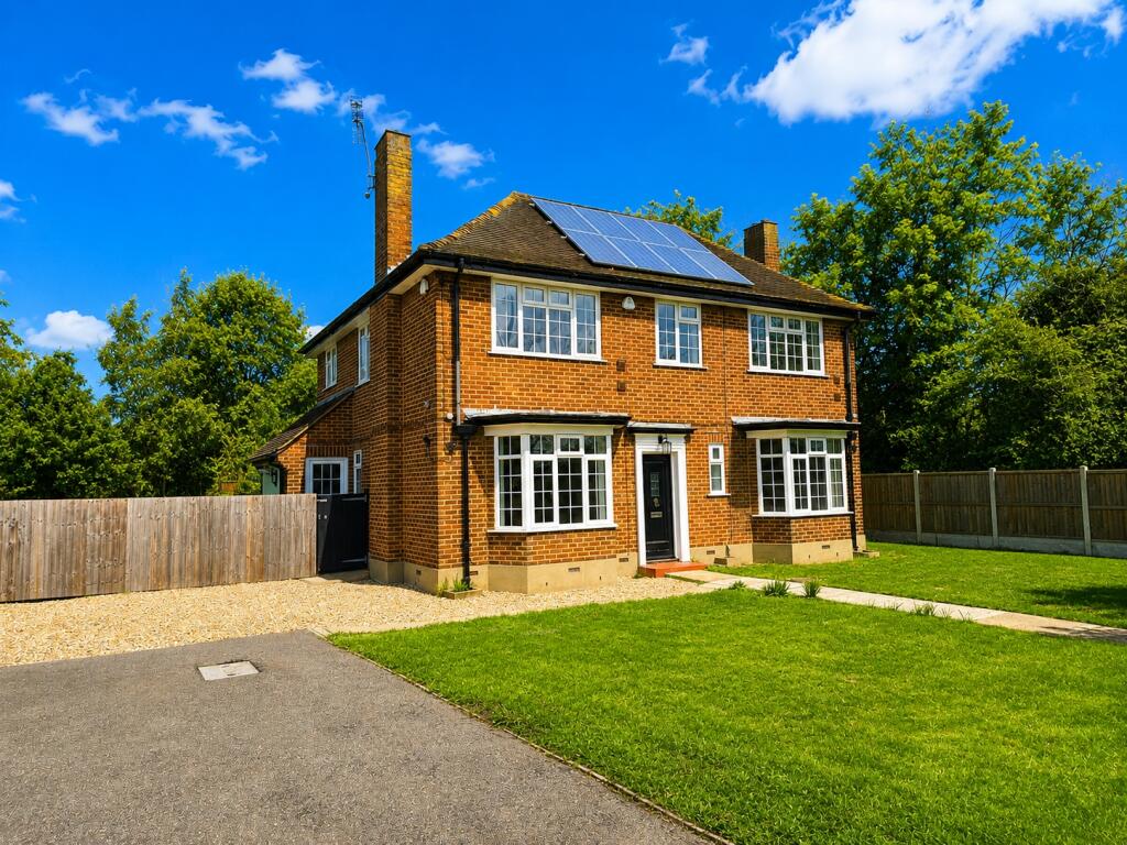 4 bed Detached for rent in Rochford. From Barrett Estate & Letting Agents - Rayleigh