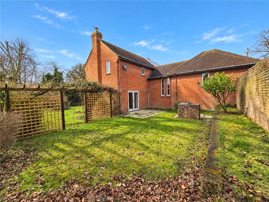 5 bed Detached for rent in Castle Hedingham. From Barrett Estate & Letting Agents - Rayleigh 5 bed Detached for rent in Castle Hedingham. From Barrett Estate & Letting Agents - Rayleigh