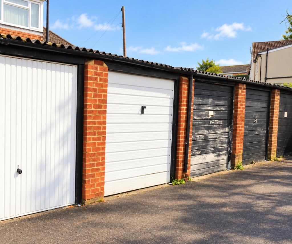 0 bed Garages for rent in Daws Heath. From Barrett Estate & Letting Agents - Rayleigh 0 bed Garages for rent in Daws Heath. From Barrett Estate & Letting Agents - Rayleigh