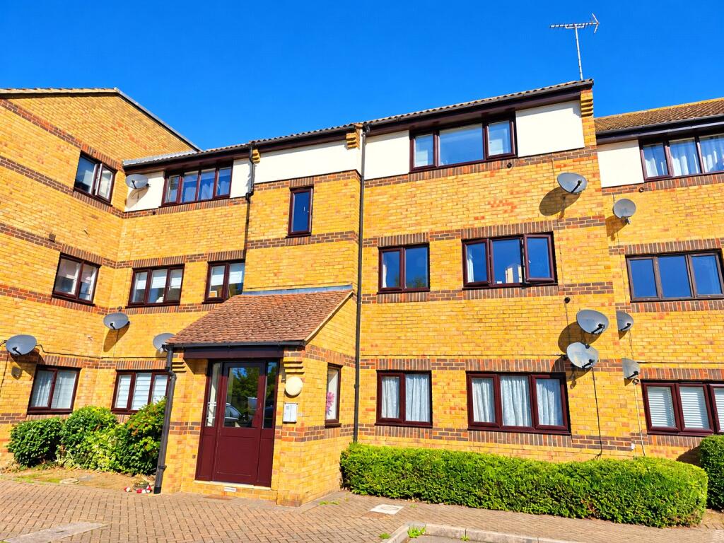 2 bed Apartment for rent in Ashingdon. From Barrett Estate & Letting Agents - Rayleigh