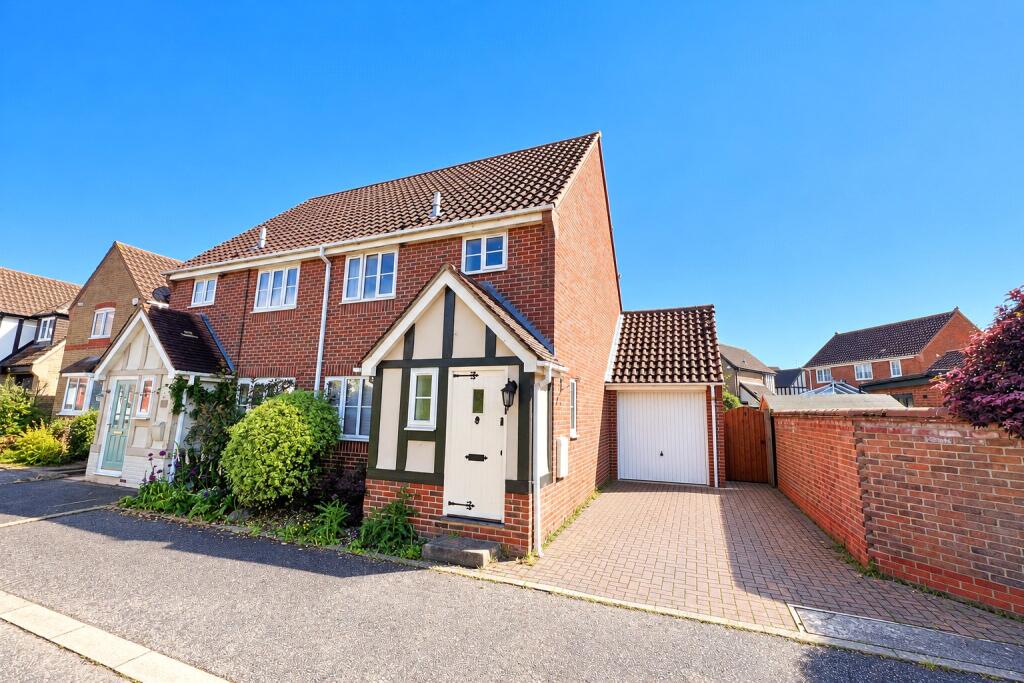 3 bed Semi Detached for rent in Rayleigh. From Barrett Estate & Letting Agents - Rayleigh 3 bed Semi Detached for rent in Rayleigh. From Barrett Estate & Letting Agents - Rayleigh