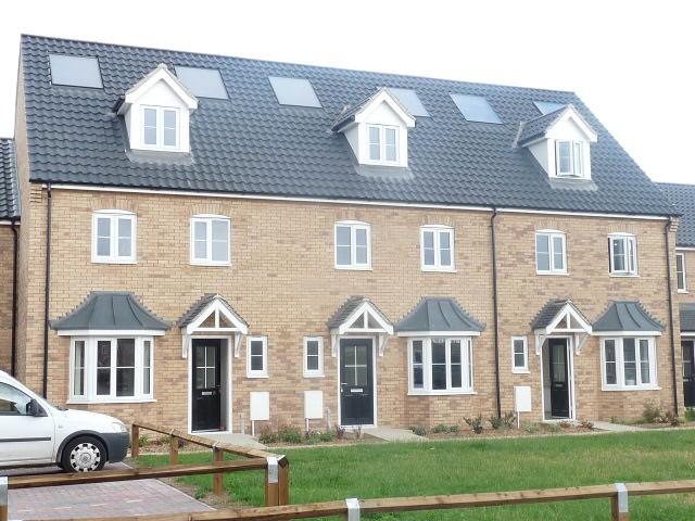 4 bed Mid Terraced House for rent in Beck Row. From baseLETS Ltd 4 bed Mid Terraced House for rent in Beck Row. From baseLETS Ltd