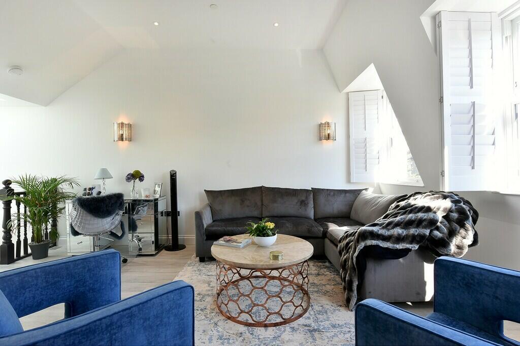 3 bed Flat for rent in Fulham. From Draker Lettings - Fulham Broadway