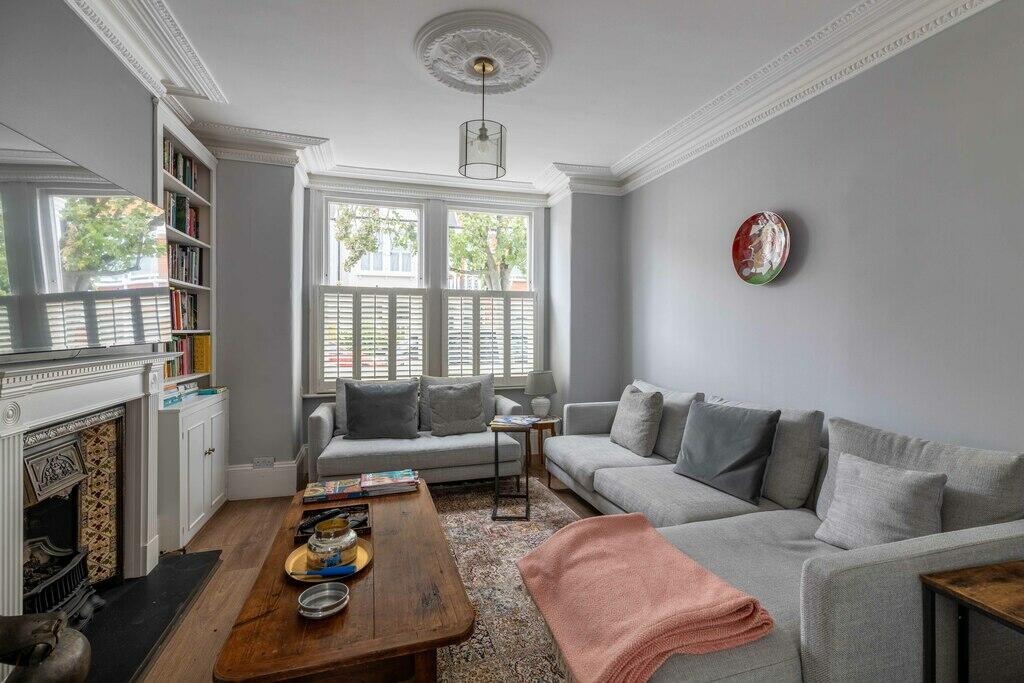 4 bed Detached House for rent in Fulham. From Draker Lettings - Fulham Broadway