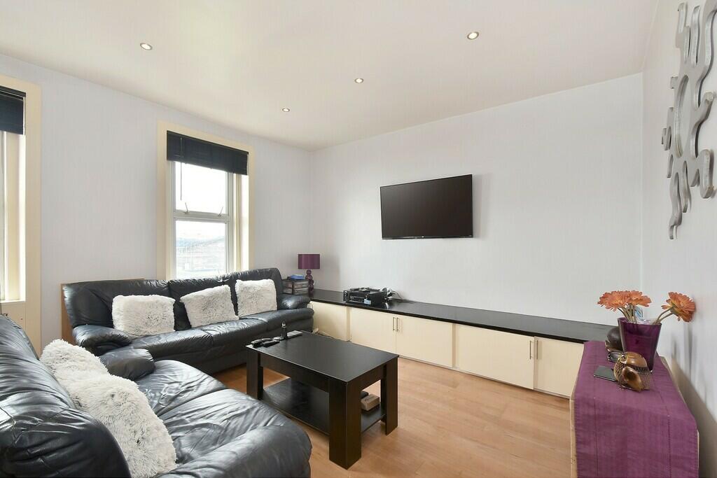 2 bed Flat for rent in Hammersmith. From Draker Lettings - Fulham Broadway