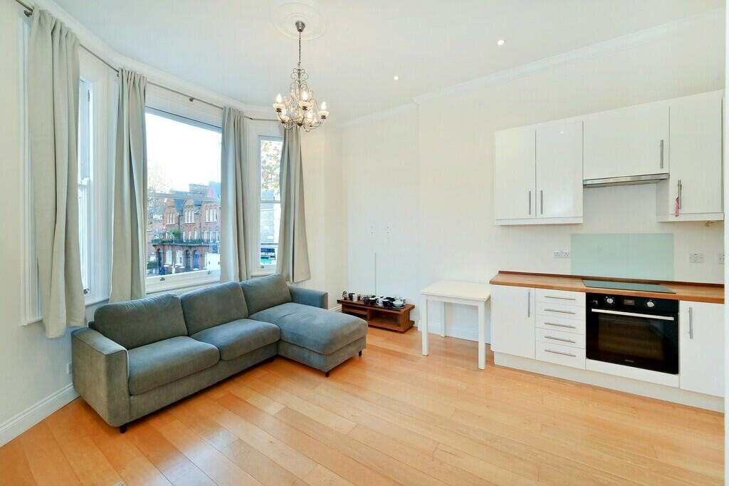 2 bed Flat for rent in Kensington. From Draker Lettings - Fulham Broadway