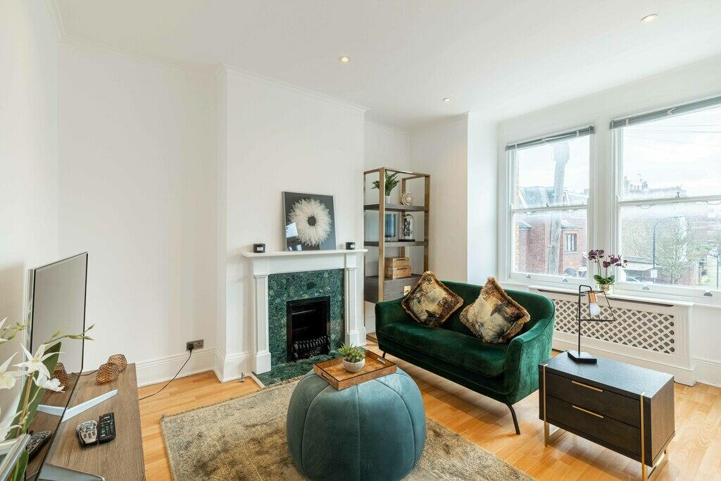 3 bed Flat for rent in Fulham. From Draker Lettings - Fulham Broadway