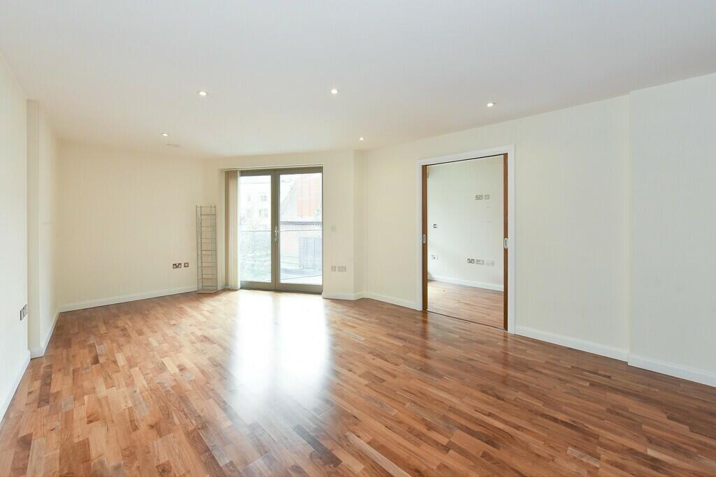 3 bed Apartment for rent in Fulham. From Draker Lettings - Fulham Broadway