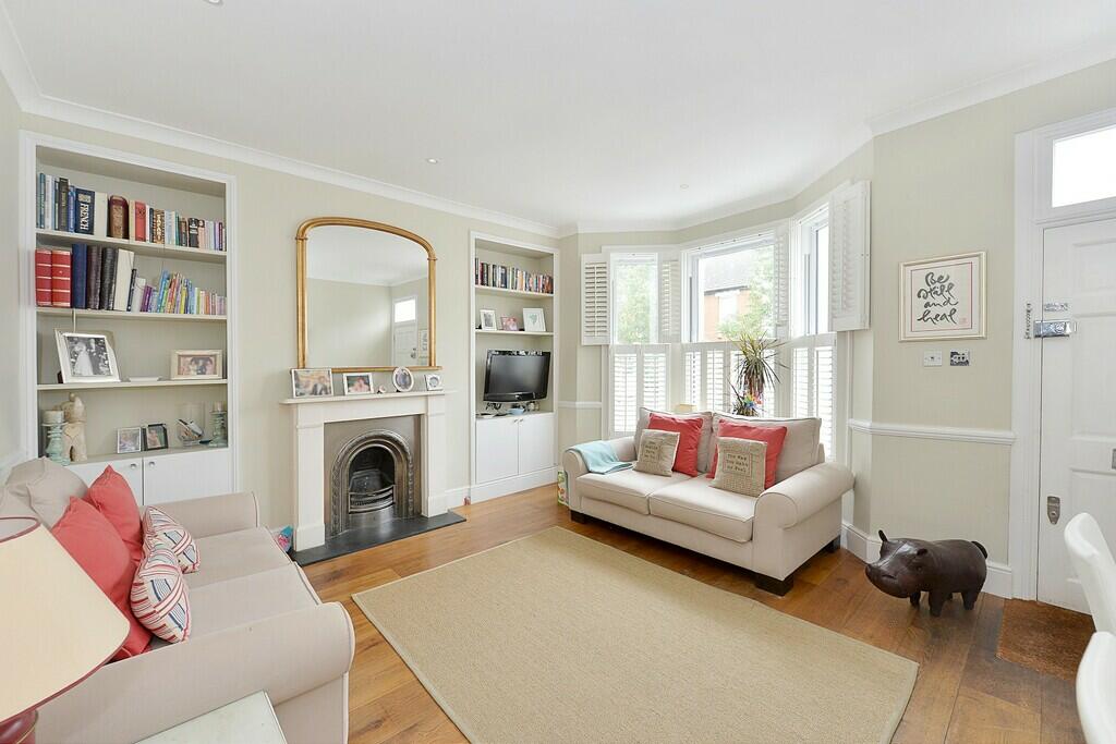 3 bed Detached House for rent in Fulham. From Draker Lettings - Fulham Broadway