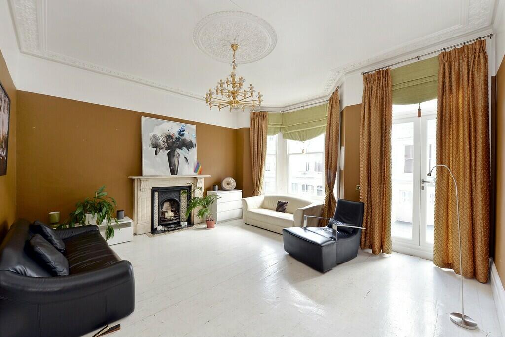 4 bed Apartment for rent in Kensington. From Draker Lettings - Fulham Broadway