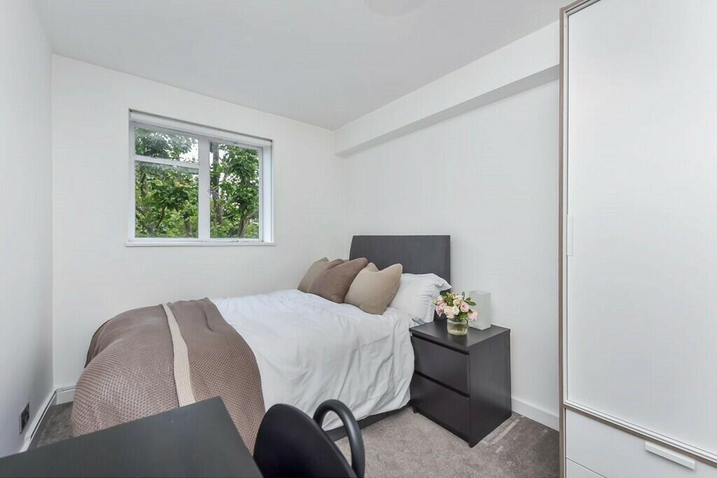 1 bed Student Flat for rent in Kensington. From Draker Lettings - Fulham Broadway