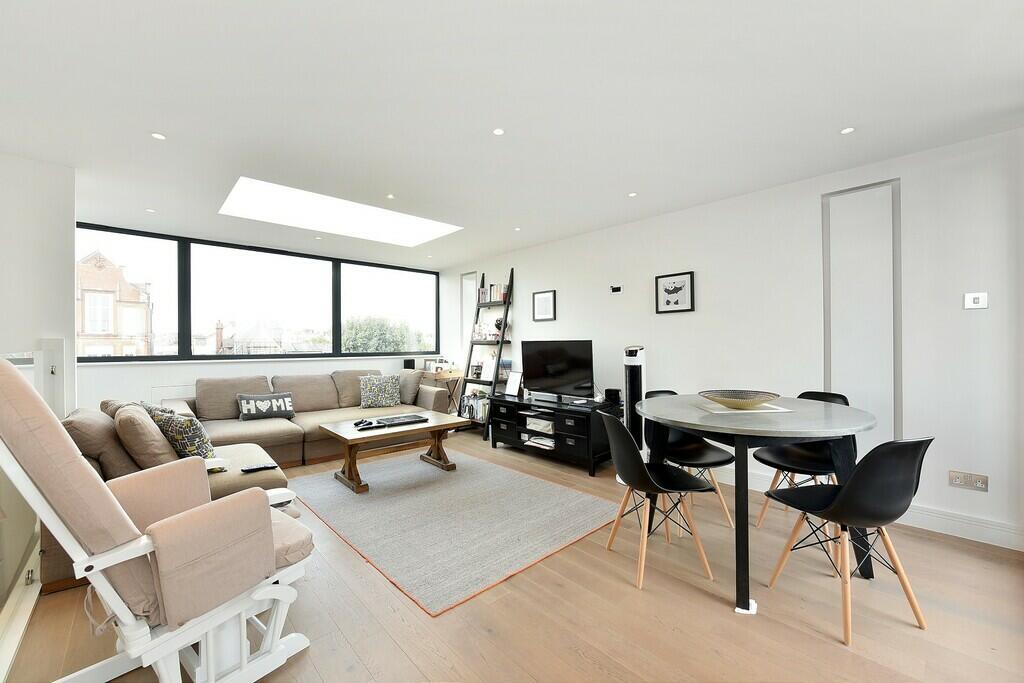 2 bed Apartment for rent in Fulham. From Draker Lettings - Fulham Broadway