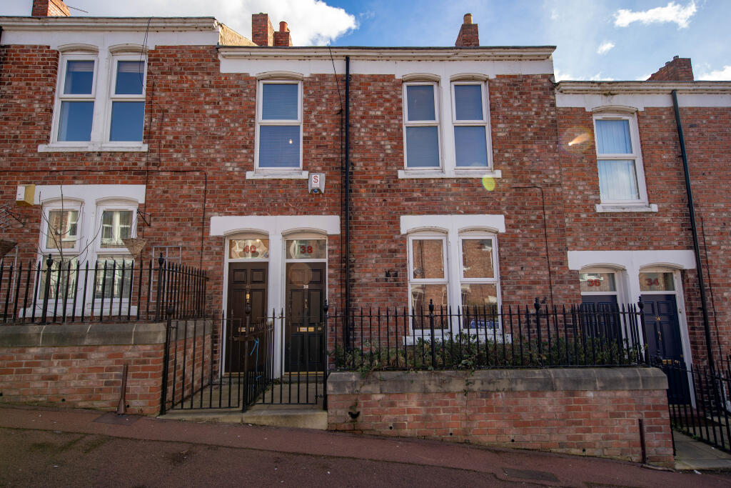 3 bed 1st Floor Flat for rent in Gateshead. From Belle Vue Estates - Low Fell